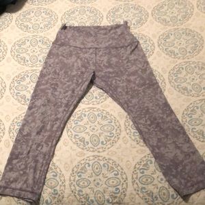 LuLulemon high rise crop 21” yoga pants